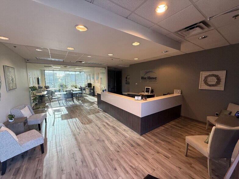 More Photos Of 17235 N 75th Ave, Glendale Unknown For Lease