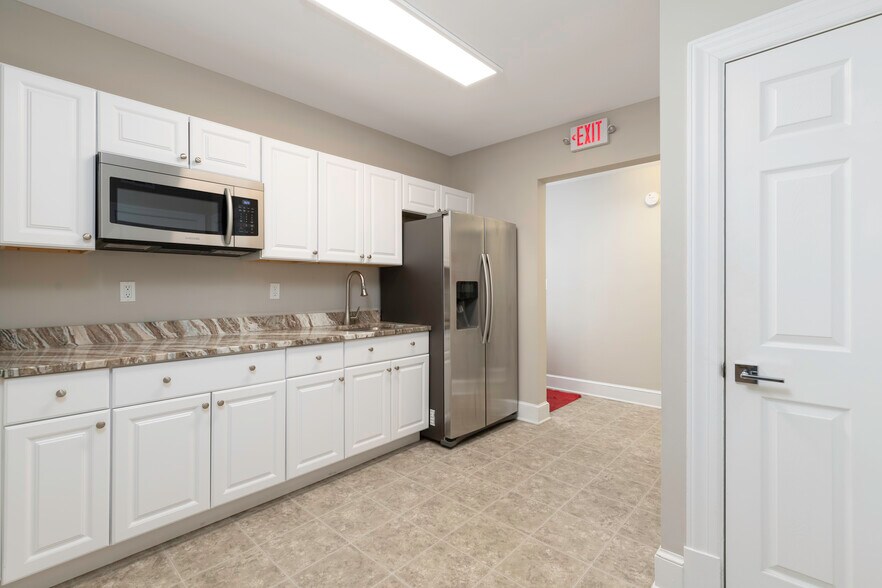 More Photos Of 1802 Augustine Ave, Fredericksburg Office Residential For Lease