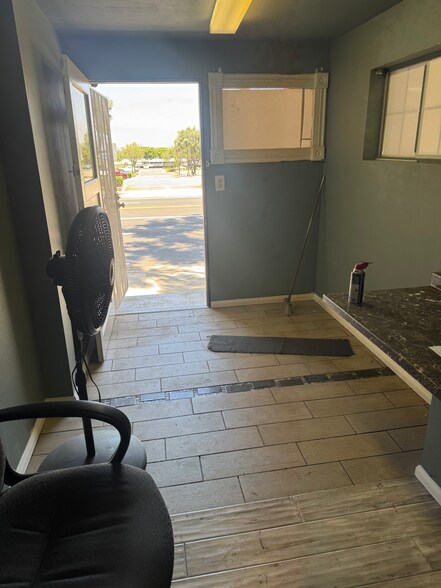 More Photos Of 910 W 6th St, Corona Storefront For Lease