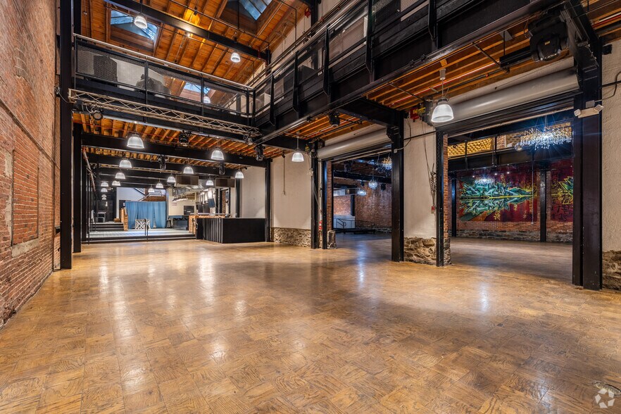 More Photos Of 316-318 Guilford Ave, Baltimore Bar For Sale