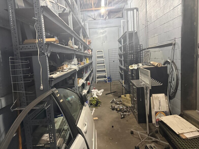 More Photos Of 140 W 3rd St, Washington Service For Lease