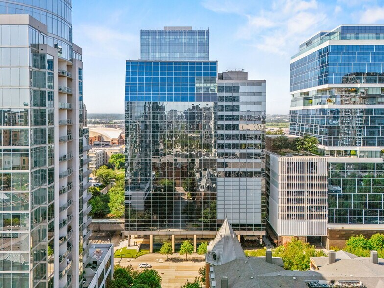 More Photos Of 2828 N Harwood St, Dallas Office For Lease