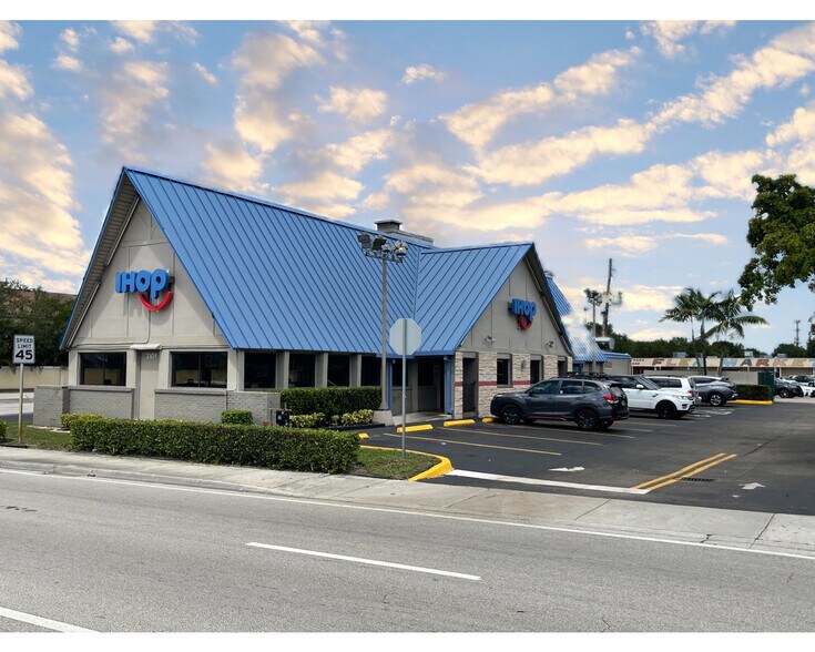 Primary Photo Of 3101 W Oakland Park Blvd, Oakland Park Restaurant For Sale