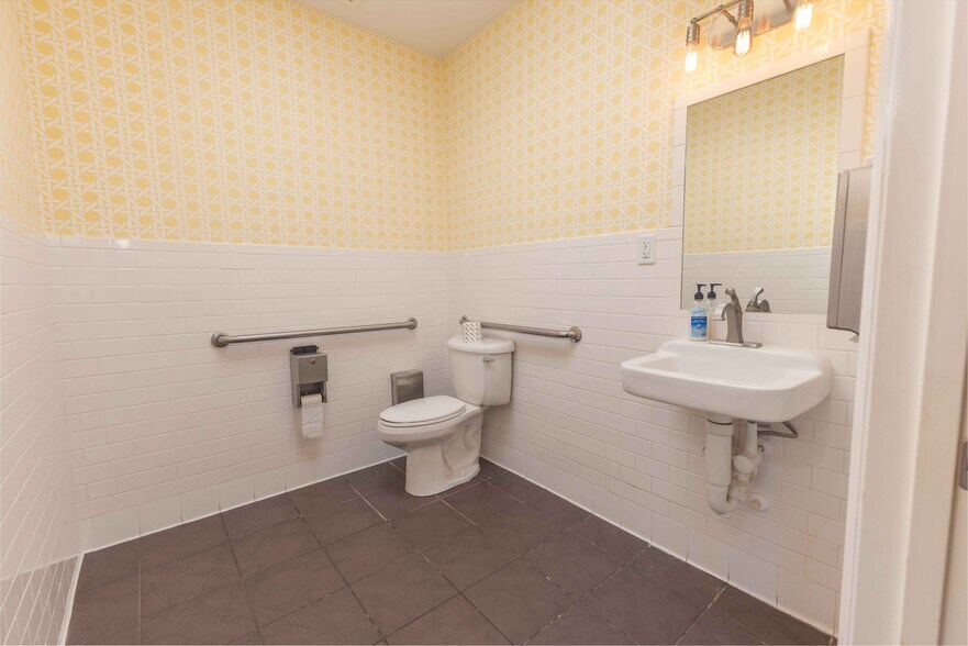 More Photos Of 3400 Southern Trce, The Villages Office For Sale