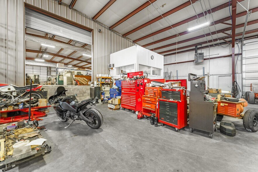 More Photos Of 12182 Peach Orchard Rd, Bentonville Warehouse For Sale