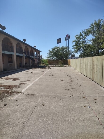 More Photos Of 1216 Interstate Highway 30, Greenville Hotel For Sale