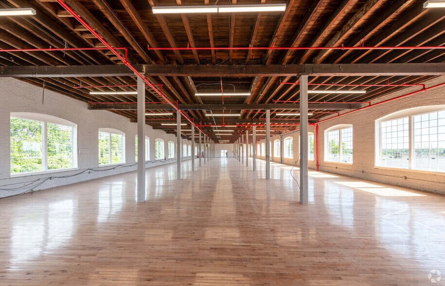 More Photos Of 58 Pulaski Rear St, Peabody Distribution For Lease