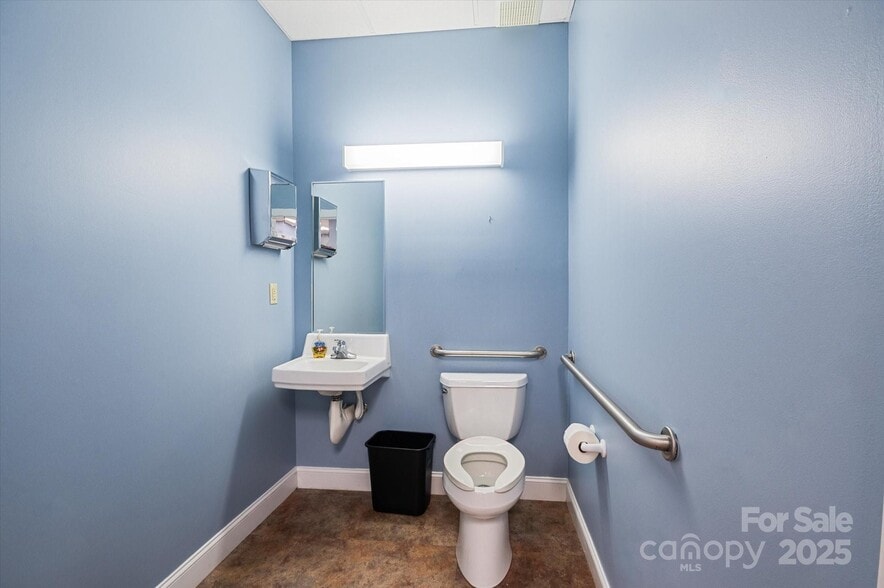 More Photos Of 5 Park Pl W, Brevard Medical For Sale