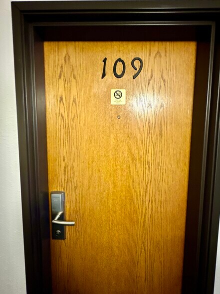 More Photos Of 406 Main Ave NE, Warroad Hotel For Sale