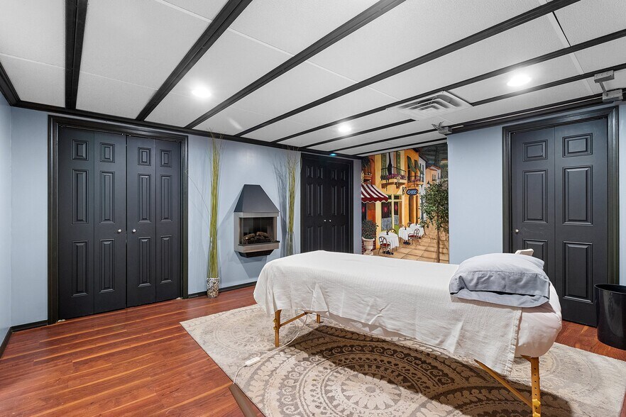 More Photos Of 1604 Washington St, Two Rivers Storefront For Sale