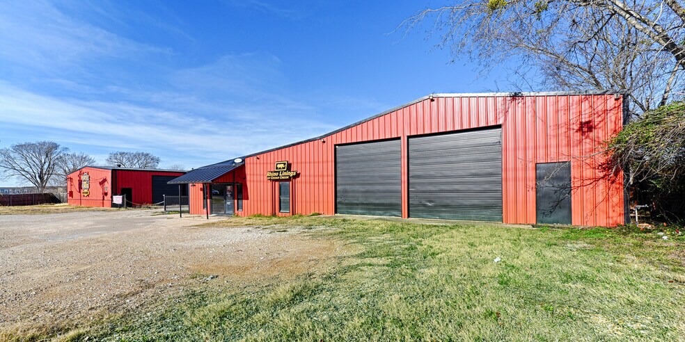 More Photos Of 920 W Mason St, Mabank Manufacturing For Sale