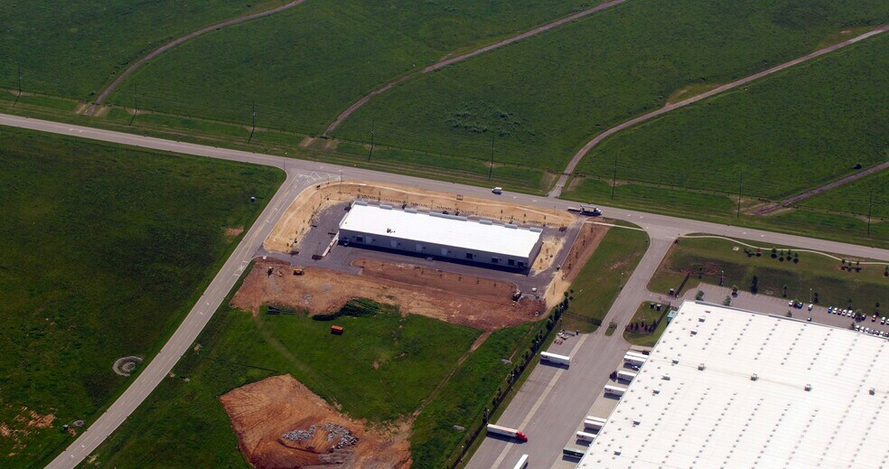 More Photos Of 485 International Dr, Jeffersonville Light Distribution For Lease