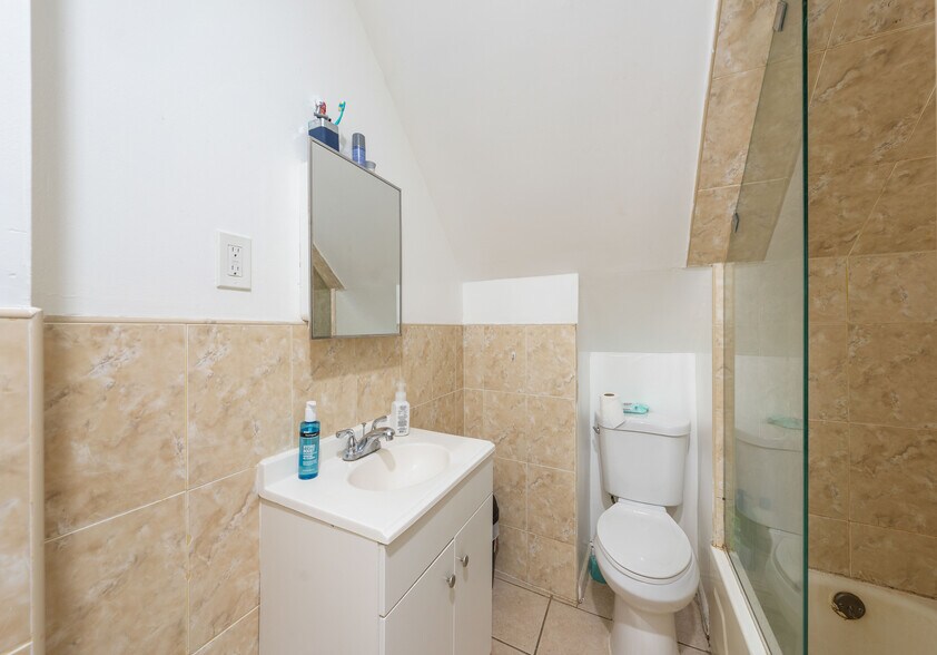 More Photos Of 146 Sherman Ave, Newark General Retail For Sale