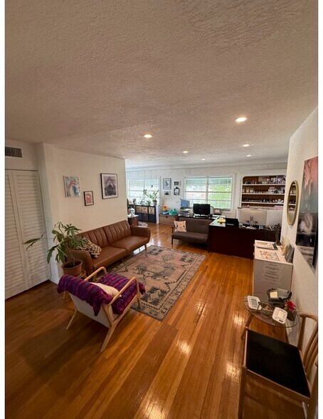 More Photos Of 3621-3623 S Dixie Hwy, West Palm Beach Storefront Retail Office For Lease