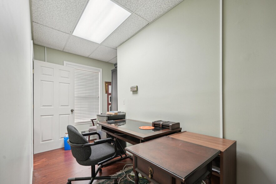 More Photos Of 800 Wyckoff Ave, Wyckoff Office For Sale