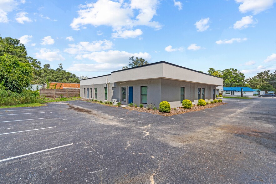 More Photos Of 2720 NW 6th St, Gainesville Medical For Lease