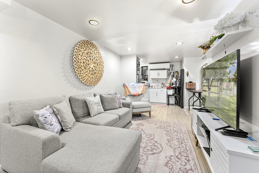 More Photos Of 301 E Houston St, New York Apartments For Sale