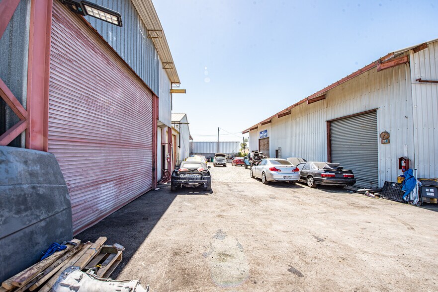More Photos Of 1121-1135 Sweetwater Ln, Spring Valley Manufacturing For Lease