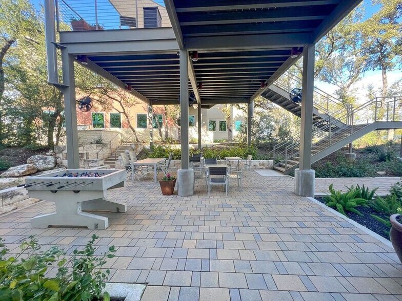 More Photos Of 2806 W Bitters Rd, San Antonio Office For Lease