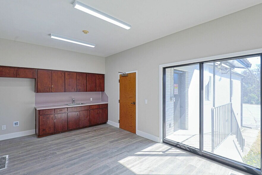 More Photos Of 1906 Warm Springs Rd, Columbus Medical For Sale