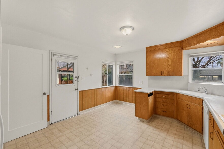 More Photos Of 24954 Cypress Ave, Hayward Multifamily For Sale