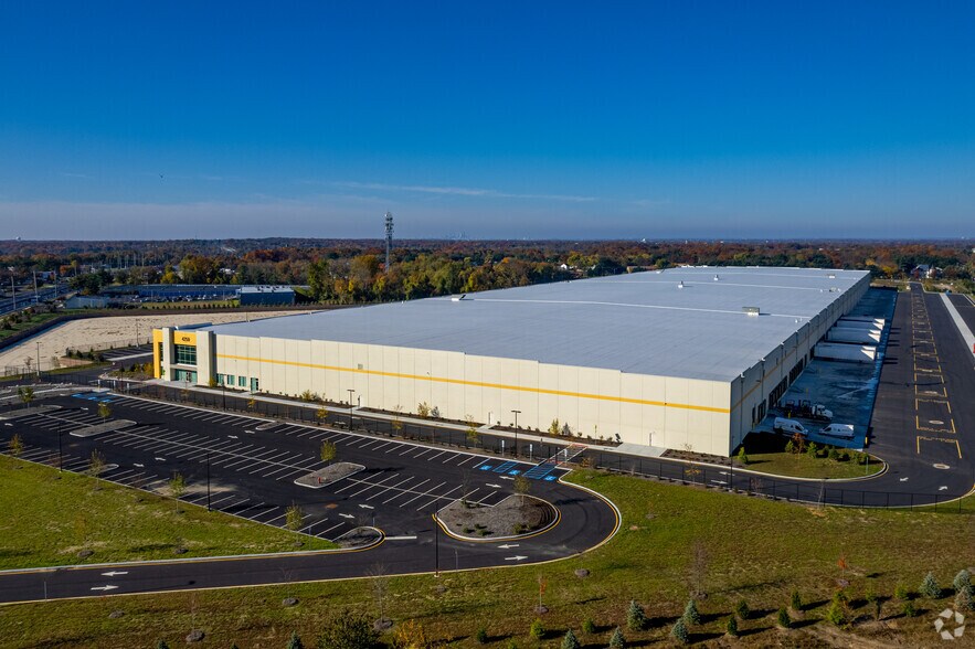 More Photos Of 4259 US-130, Edgewater Park Distribution For Lease