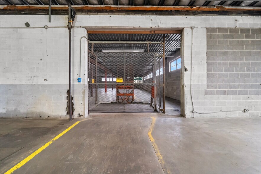 More Photos Of 209 W Main St, Linn Warehouse For Sale