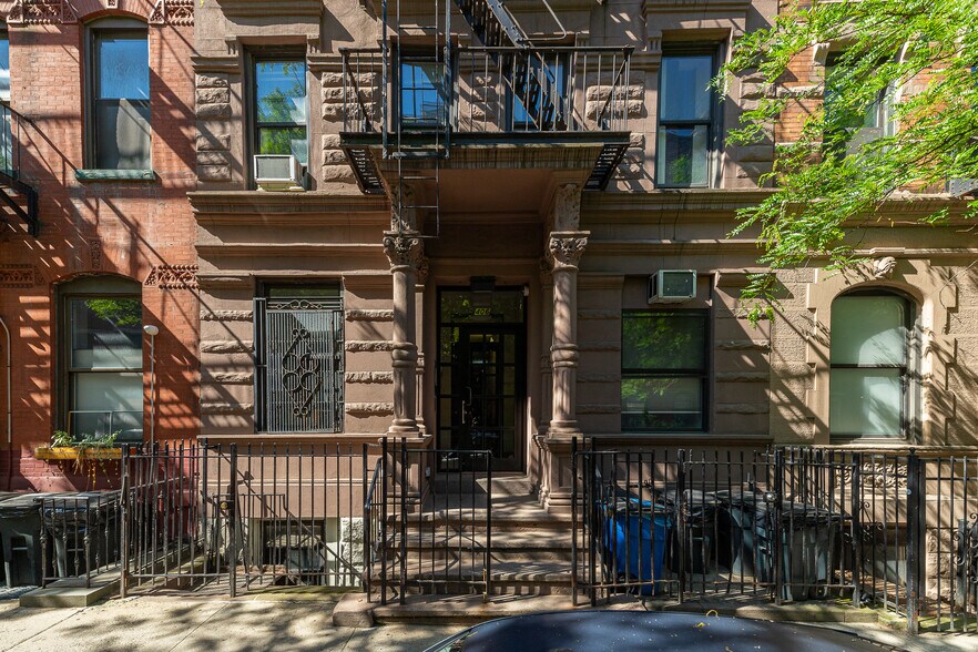 More Photos Of 406 W 48th St, New York Apartments For Sale