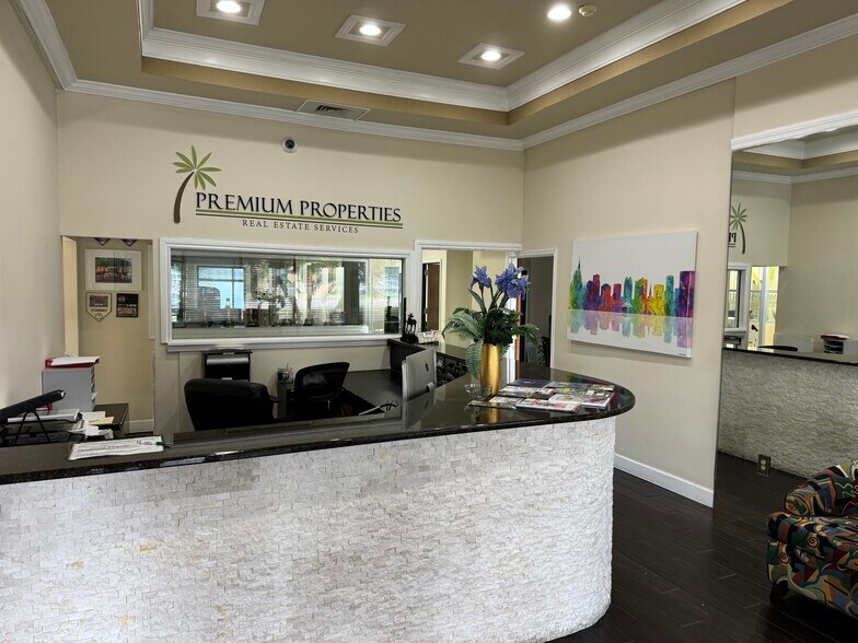 More Photos Of 564 N Semoran Blvd, Orlando Medical For Sale