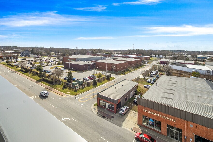 More Photos Of 230 Donaldson St, Fayetteville Office For Lease