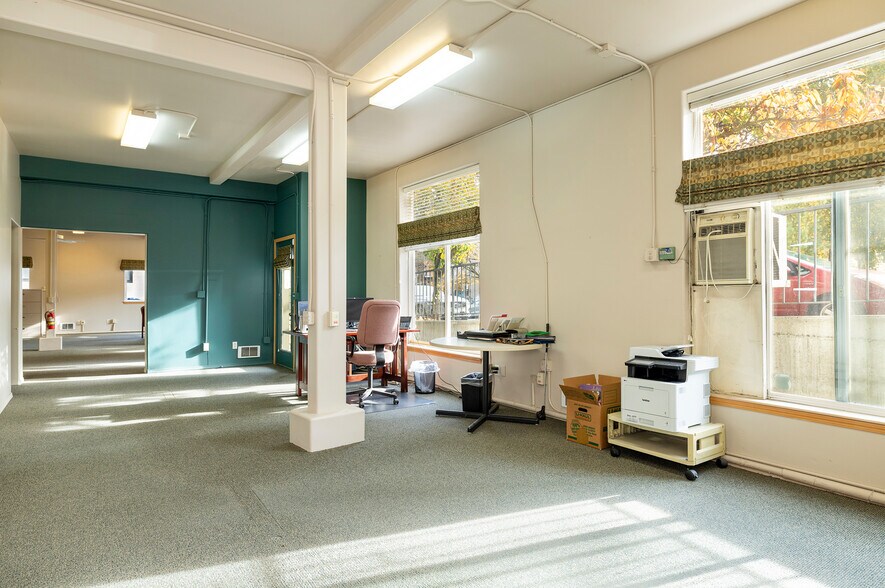 More Photos Of 3408 NE 65th St, Seattle Office Residential For Sale