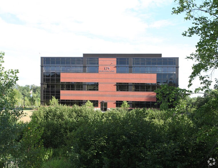 More Photos Of 175 Scott Swamp Rd, Farmington Office For Sale