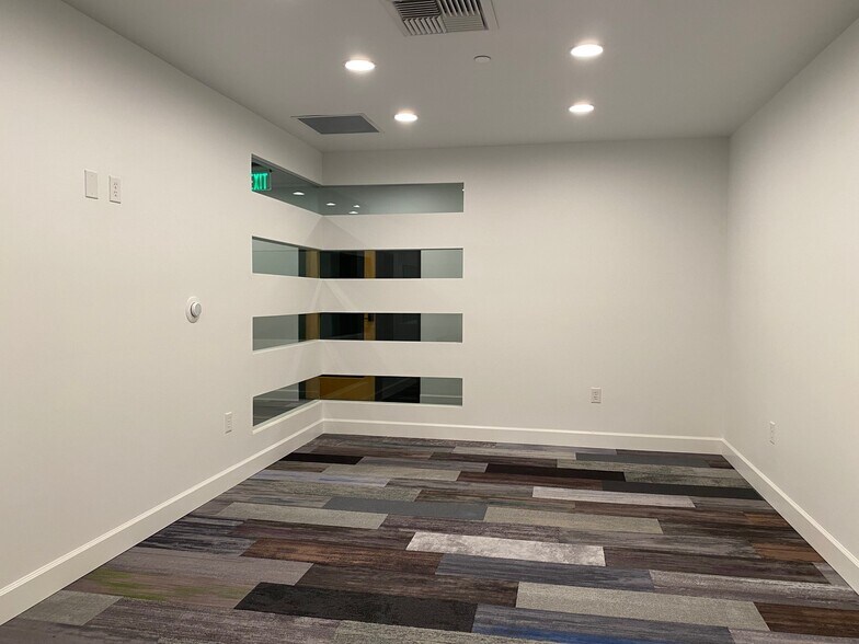 More Photos Of 100 S Maryland Pky, Las Vegas General Retail For Sale