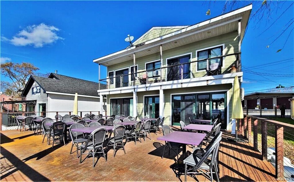 More Photos Of 1 Horseshoe Lake Rd, Kauneonga Lake Restaurant For Sale