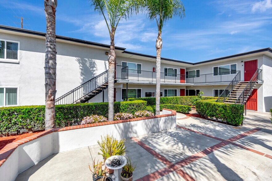 More Photos Of 1413-1421 S Standard Ave, Santa Ana Apartments For Sale