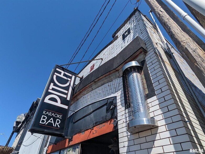 More Photos Of 631 W Main St, Peoria General Retail For Lease