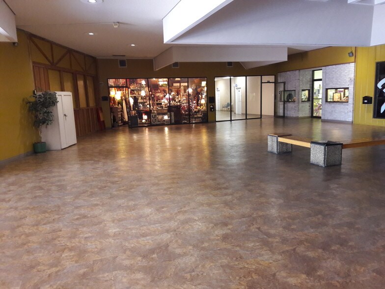 More Photos Of 5700-5730 Manchaca Rd, Austin Unknown For Lease