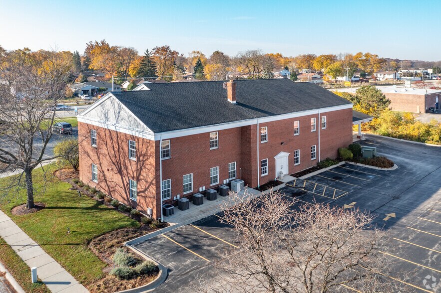 More Photos Of 450 E Higgins Rd, Elk Grove Village Coworking Space