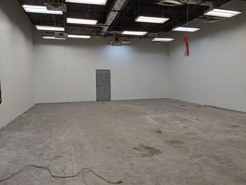 More Photos Of 8308 Fraser Ave, Fort McMurray Showroom For Sale