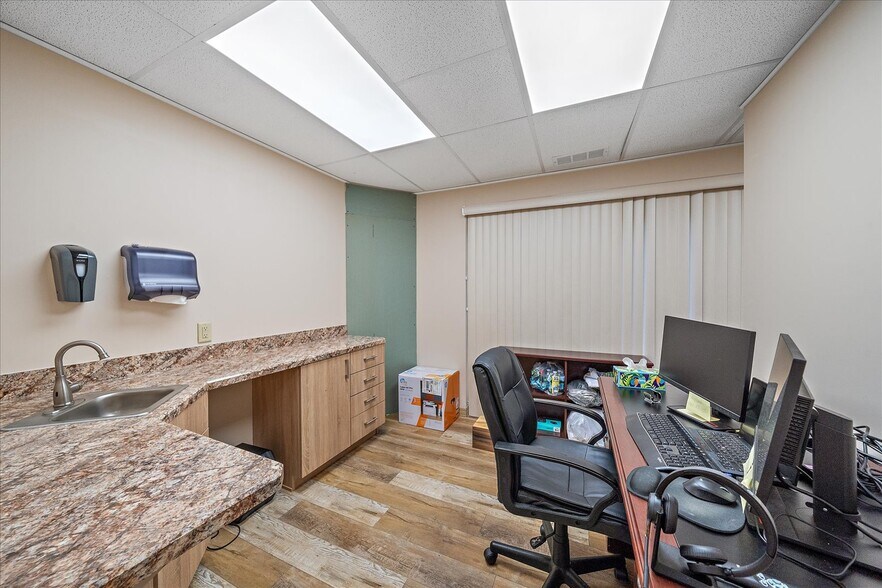 More Photos Of 1872 Tamiami Trl S, Venice Office For Sale