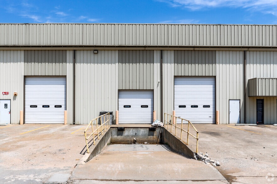 More Photos Of 5666 S 122nd East Ave, Tulsa Unknown For Lease