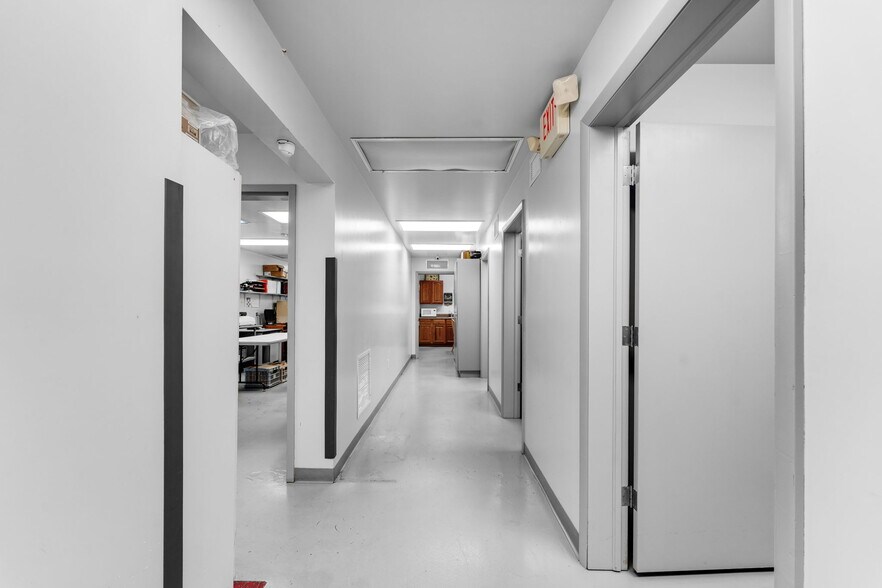 More Photos Of 7155-7159 NW 77th Ter, Miami Warehouse For Sale