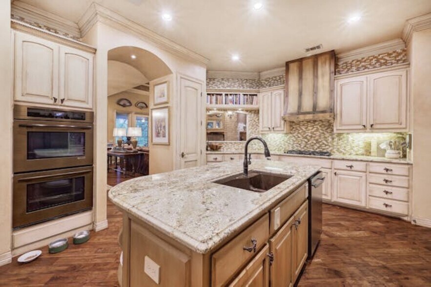 More Photos Of 2305 Barton Creek Blvd, Austin Apartments For Sale