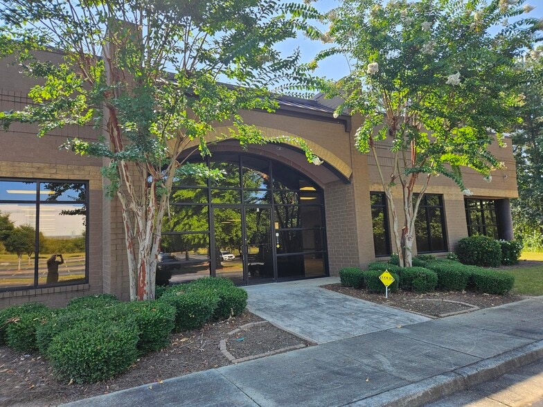 More Photos Of 3750 Naturally Fresh Blvd, Atlanta Office For Lease