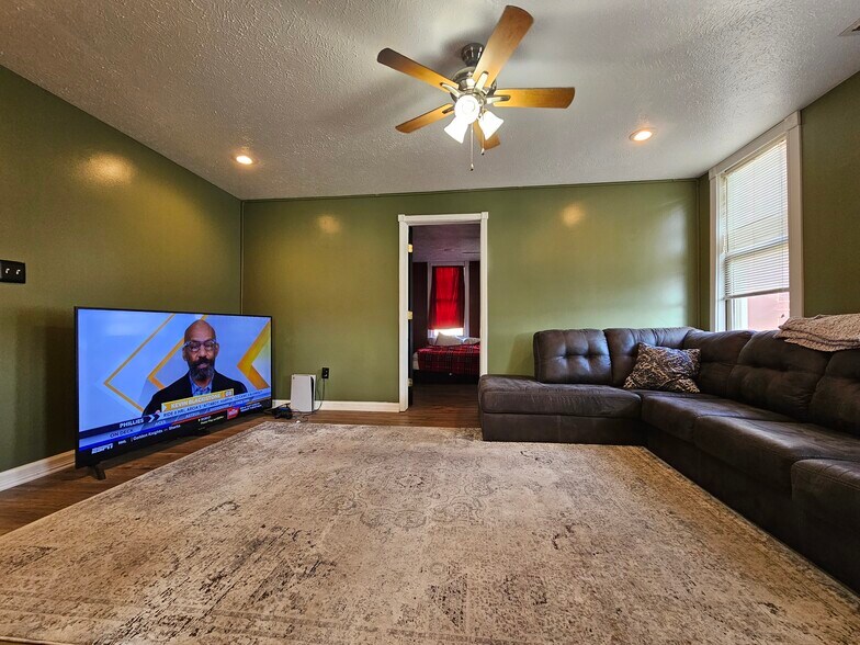 More Photos Of 219 Jefferson St, Fairmont Office Residential For Sale