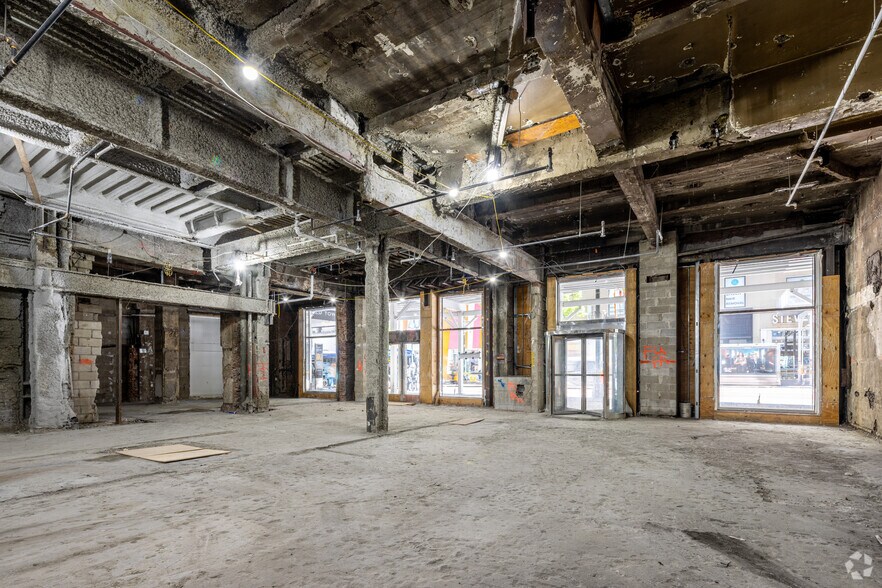 More Photos Of 50 W 34th St, New York Apartments For Lease