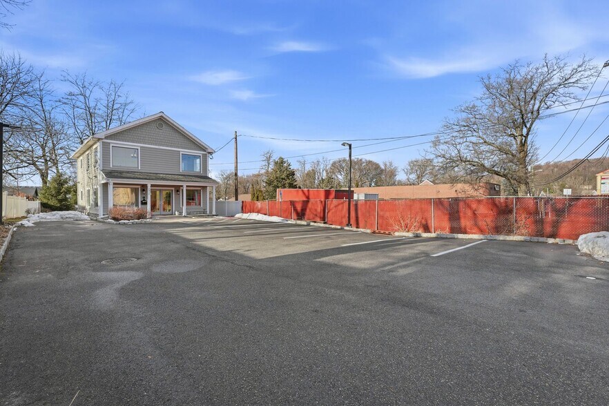 More Photos Of 2932 Vauxhall Rd, Vauxhall Office For Sale