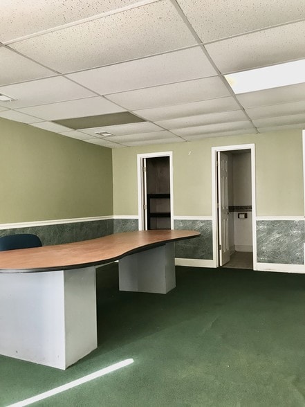 More Photos Of 3400 NW Vivion Rd, Riverside Office Residential For Lease