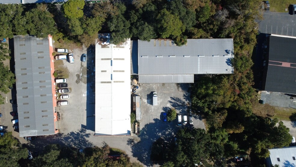 More Photos Of 5 Enterprise Ln, Hilton Head Island Warehouse For Lease