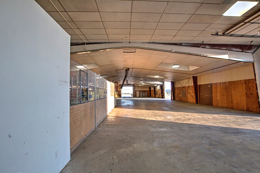 More Photos Of 225 West St, Evanston Light Manufacturing For Sale